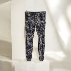 Lululemon Women's Lilac Floral Workout Pants Size 6 NWOT